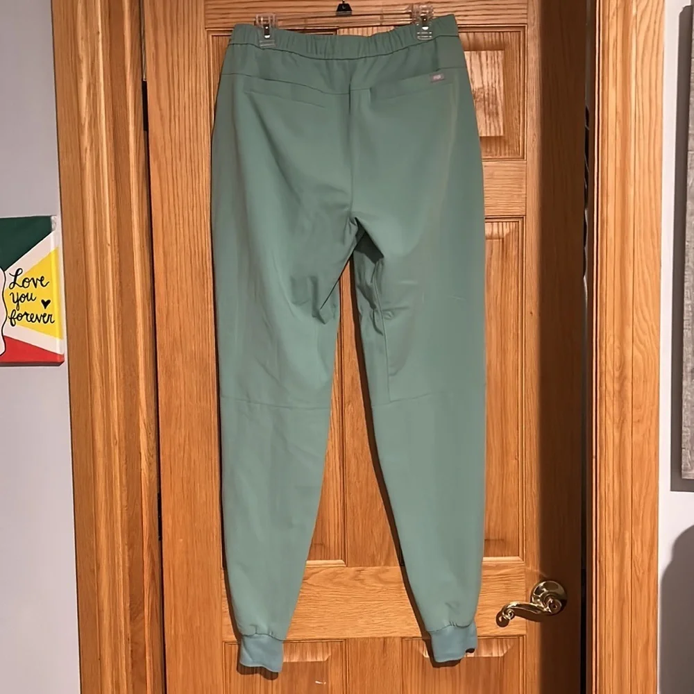 Men’s Figs Tansen Jogger Scrub Pants in LIMITED RARE Jade | Size M Tall